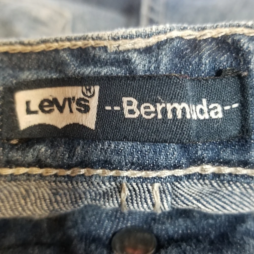 LEVIS BERMUDA DISTRESSED DENIM SHORTS GIRLS SZ-3T